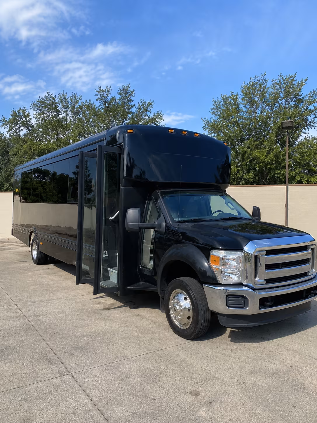 chino 20 passenger party bus