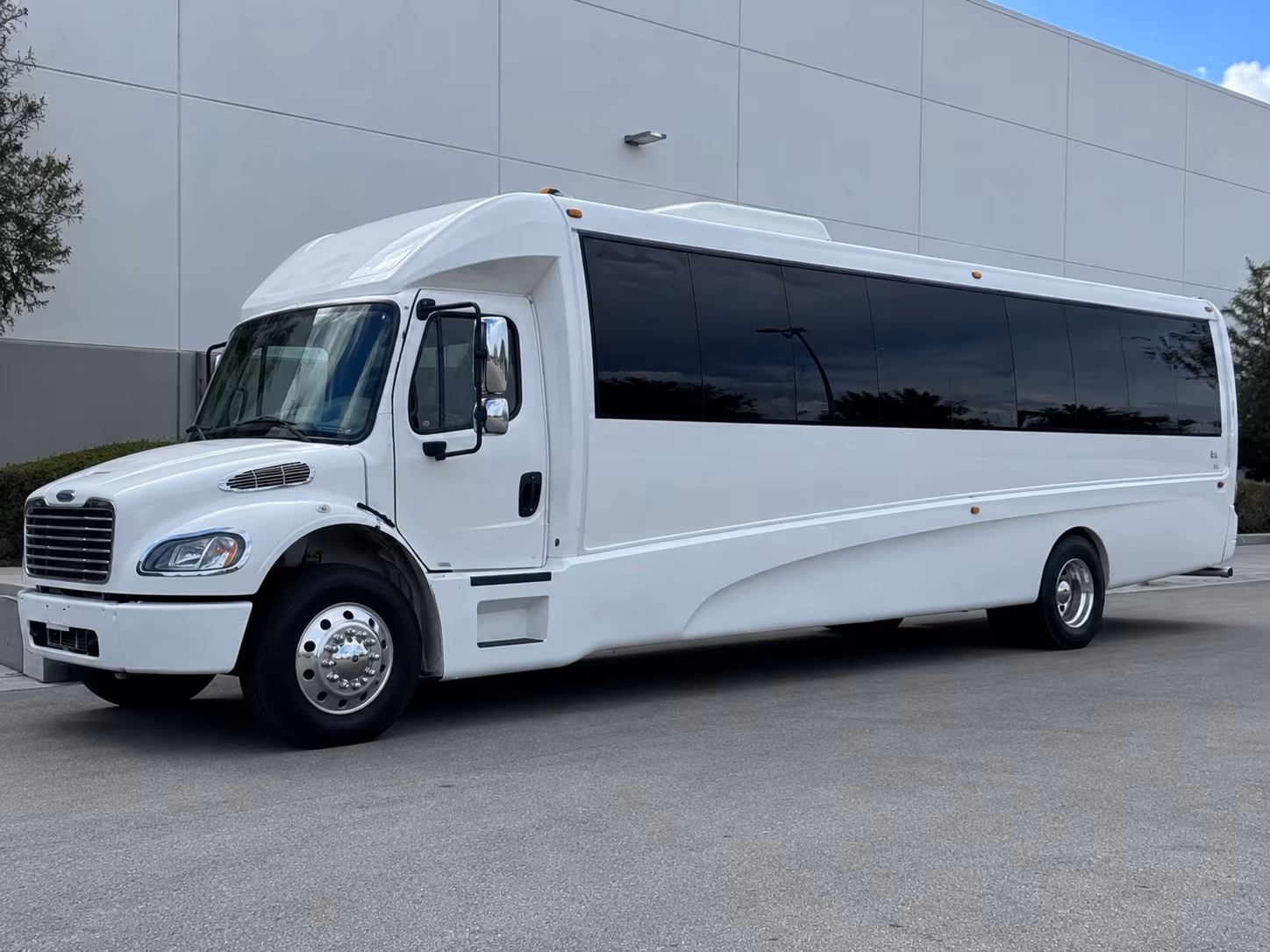 why rent using chinocoachbusservice com